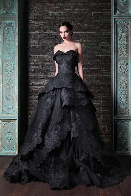 Vintage Gothic Black Wedding Dresses Vintage Sweetheart Ruffles Lace Tulle Ball Gown Sweep Train Tie up Back Bridal Gowns