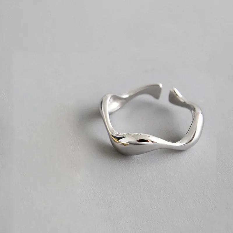 XIYANIKE Silber Farbe Kreative Handgemachte Ringe Unregelmäßige Welle Glatte Verlobung Schmuck für Frauen Größe 16,5mm Einstellbar