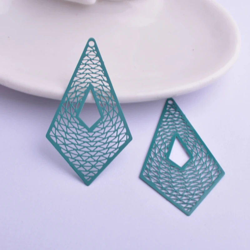 30 Stück AB5564 30*54mm Filigrane Geometrische Pyramiden-Anhänger aus Metall-Messing, Dünner Anhänger für DIY-Schmuck- und Ohrringherstellung – Detail 5