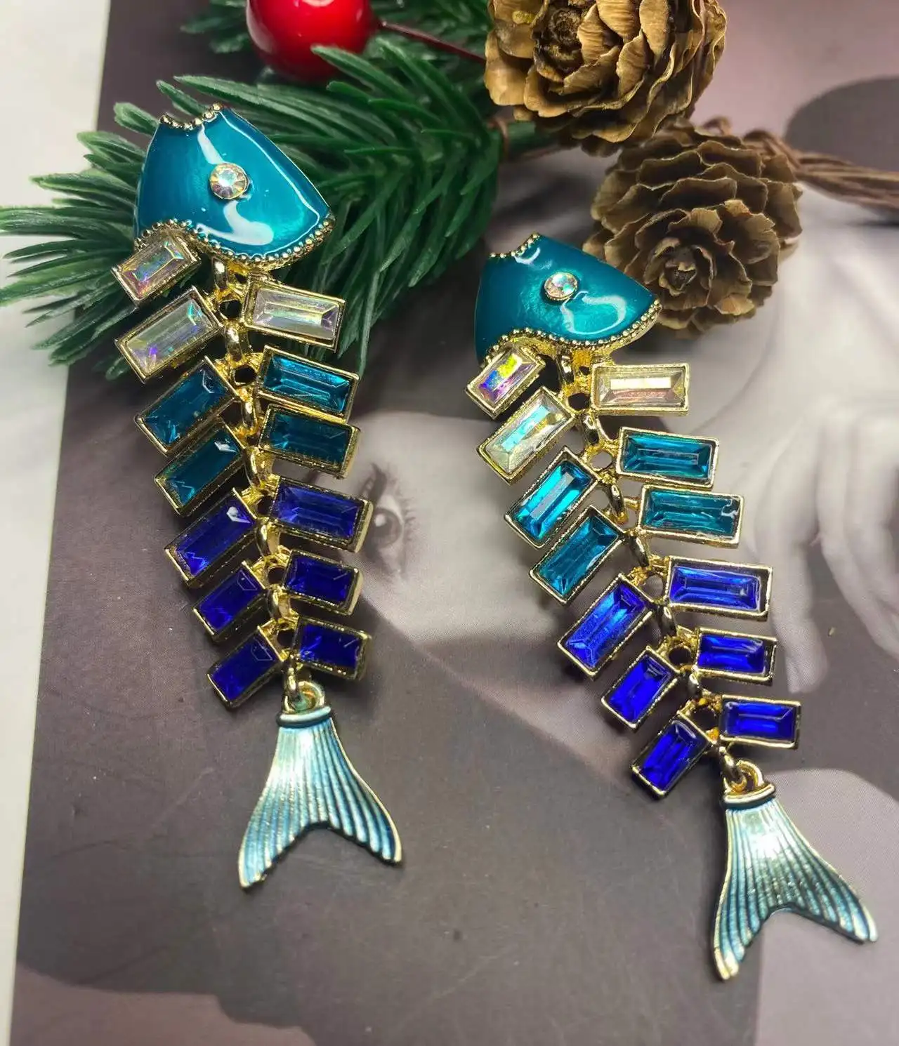 Creative Colored Rhinestone Fishbone Earrings Personality Temperament Splicing Animal Earrings