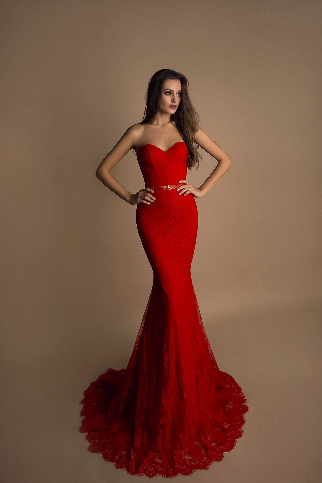 Vestido de novia de sirena de encaje rojo, Sexy, sin tirantes, largo hasta el suelo, de noche, vestido de tul extraíble con tren, elegante