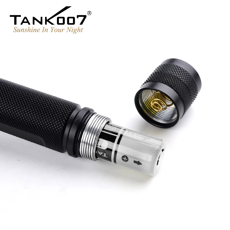 TANK007 Outdoor Camping ขี่จักรยาน High Power ยุทธวิธีไฟฉาย LED กันน้ํา 800 Lumen ไฟฉาย Sharp ค้อนความปลอดภัย Type-C ชาร์จ