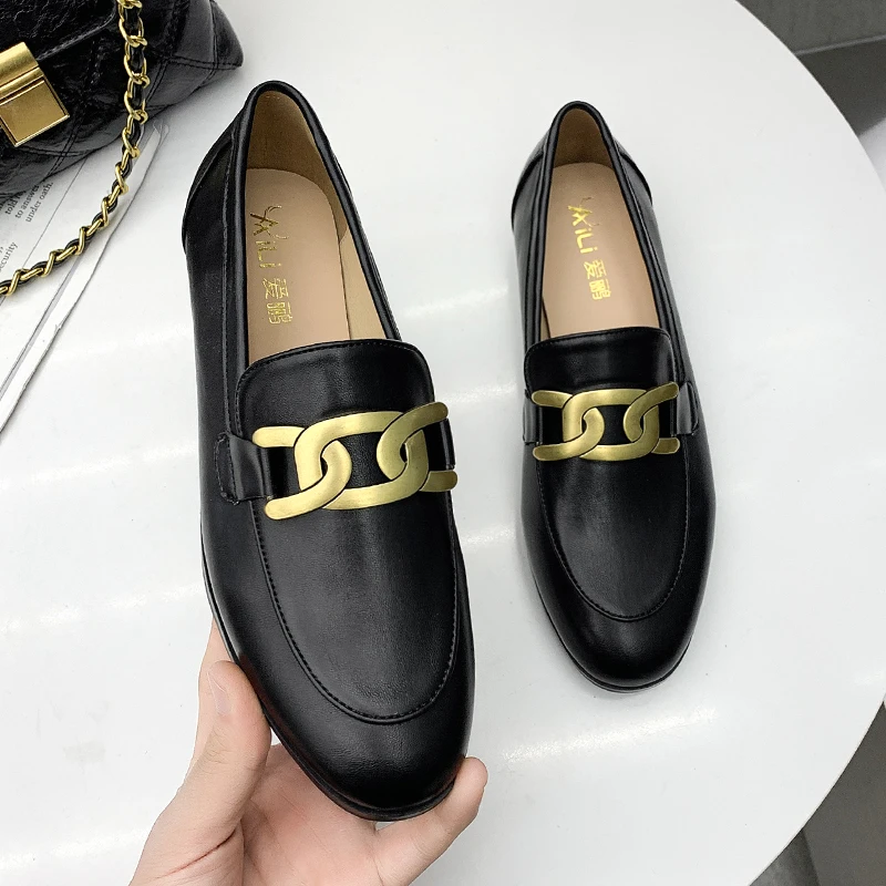 Scarpe basse da donna primavera moda marchio catena donna Slip On mocassini scarpe tacco piatto Casual scarpe Oxford stile britannico taglie forti