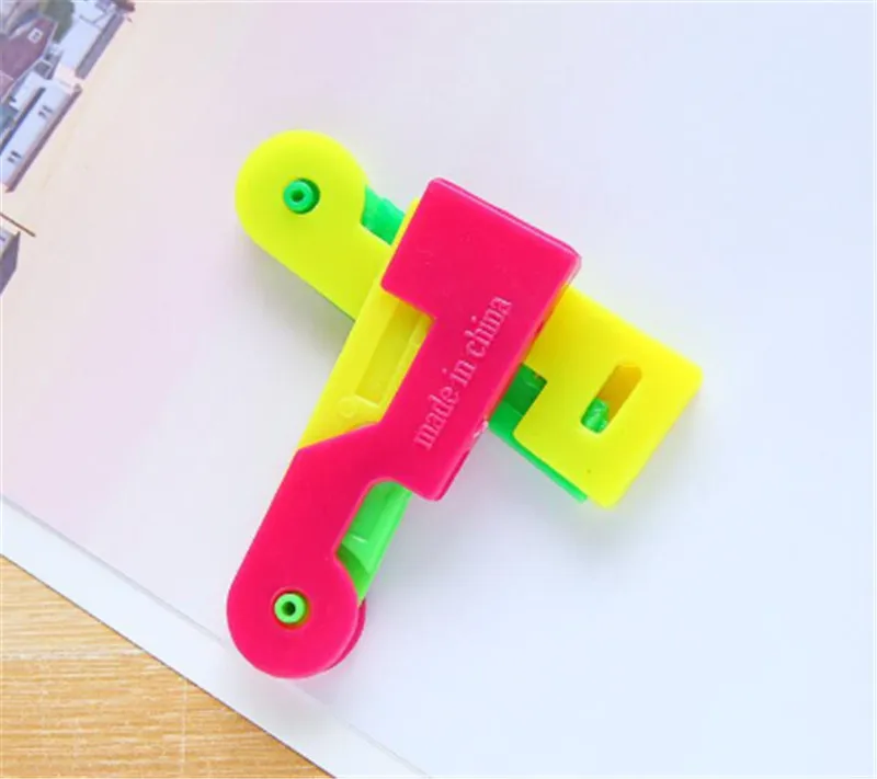 1PC Automatic Needle Threader Thread Needle Threader Home Sewing Tools For The People Who Have A Dim Eyesight Random Color