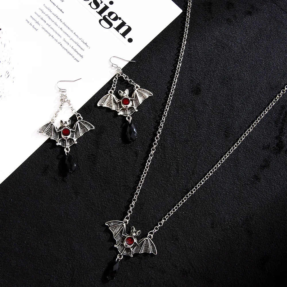 Gothic Vampire Bat Necklace with Bloody Red Crystals Fashion Punk Vintage Metal Pendant Jewelry For Women Gift