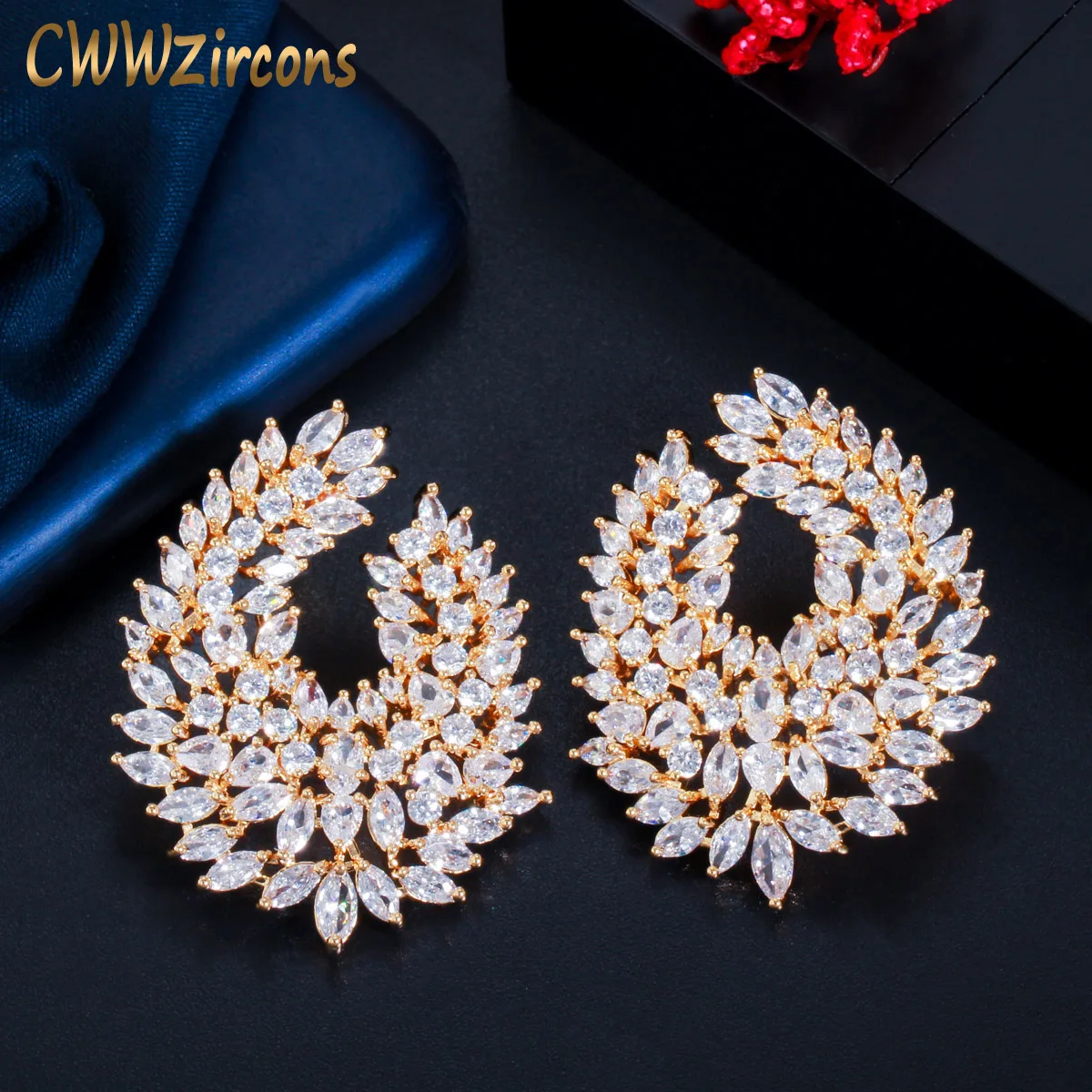 CWWZircons symetryczne cyrkonia złoty kolor duże stadniny kolczyki dla kobiet luksusowe zaręczyny Wedding Party biżuteria CZ819