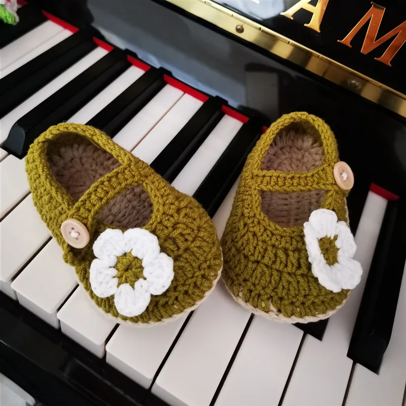 \\ Handmade woven shoes pink hand hook flower female baby wool shoes knitted baby shoes spring and autumn soft bottom shoes toddl