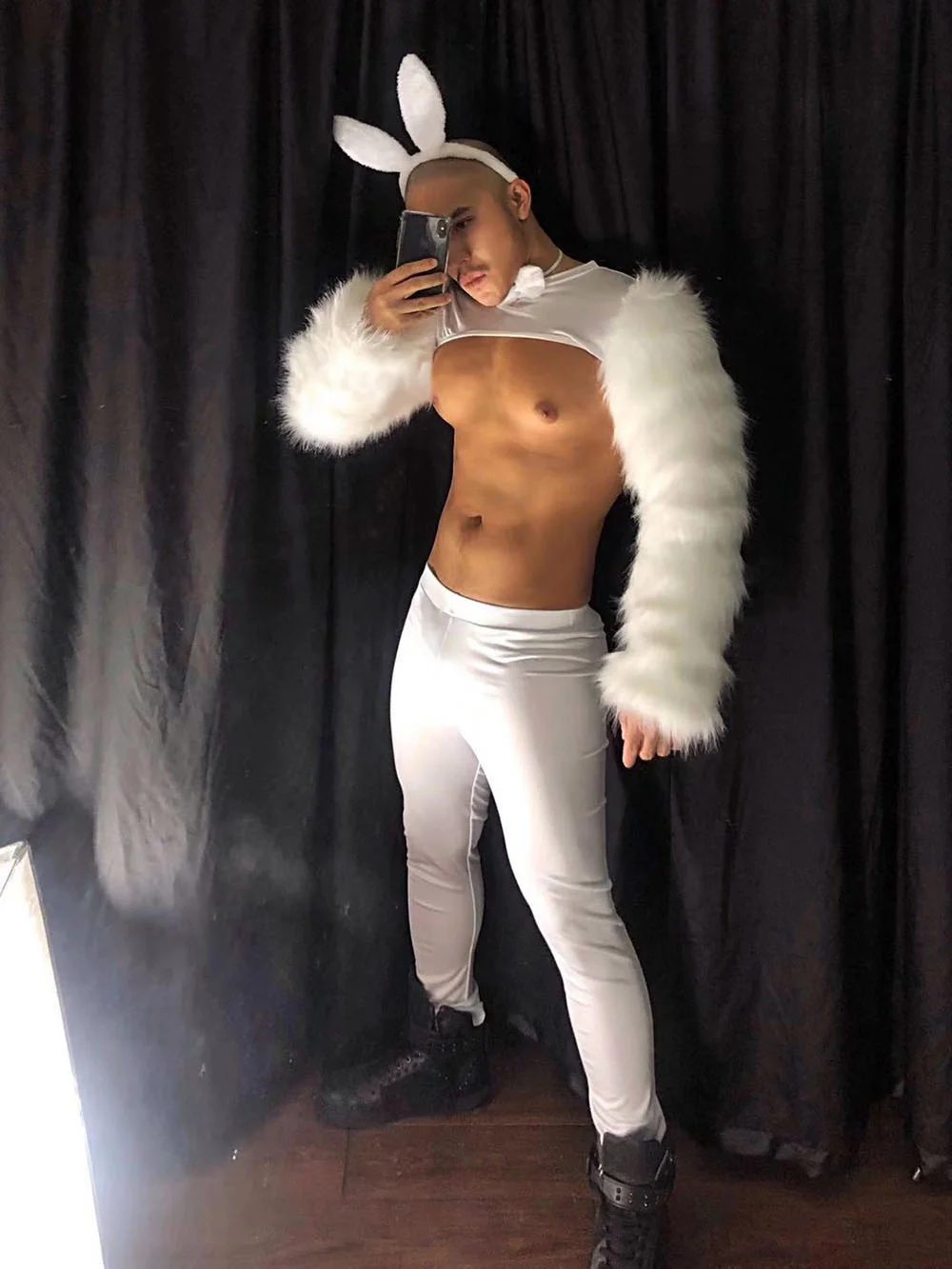 Free delivery of new sexy white Christmas furry rabbit costume suit nightclub bar men and women ds fun party theme cosplay stage