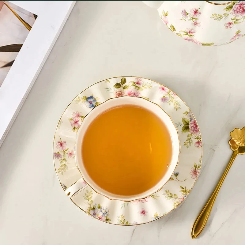 Ldyllic Flowers Tea Set Ceramic Coffee Cup Suit British Style High-Grade Bone China Golden edge Tea Cup And Saucer With A Spoon