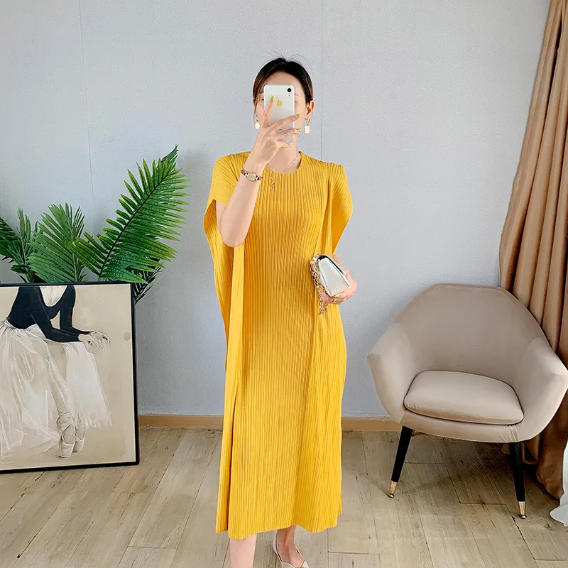 

Pleated Dress 2021 Autumn New Mid Length Loose And Lazy Round Neck Dress