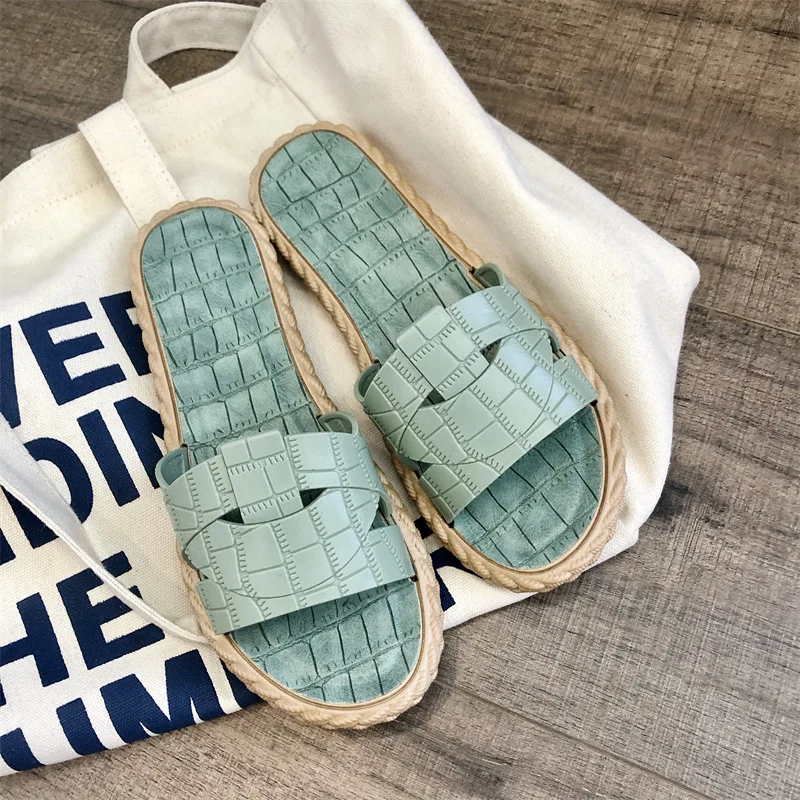 Nieuwe Zomer Mode Buitenste Slippers Vrouwen Modetrends Comfortabele Antislip Platte Sandalen Geweven Vrouwen Tow Trends