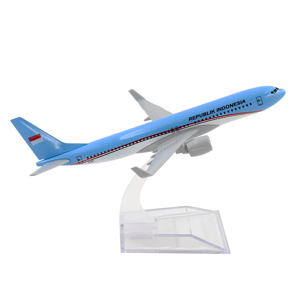 

1/400 Scale Aircraft Boeing 737 Republik Indonesia 16cm Alloy Plane B737 Model Toys Children Kids Gift for Collection