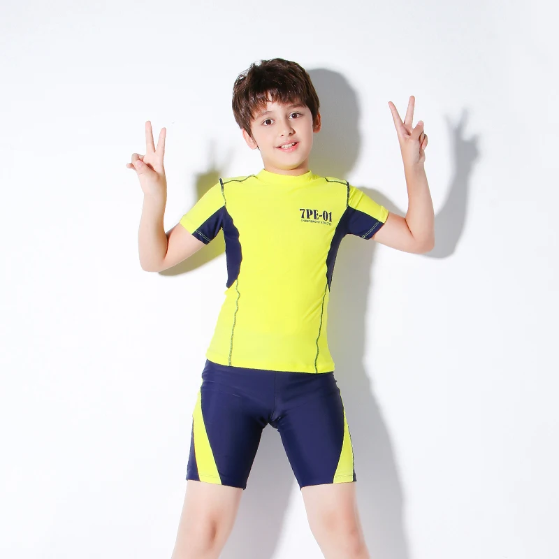 Teenage boys wear two-piece swimwear children\'s sportswear short-sleeved yellow shirt and blue shorts