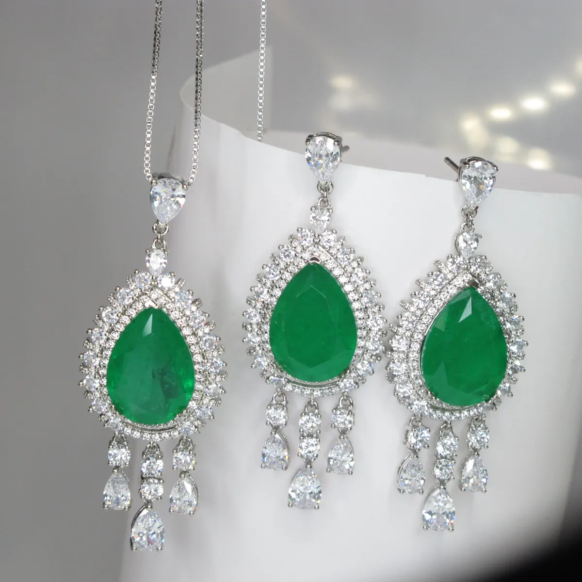 Retro Lab Emerald Diamonds Gemstone Tear Drop Long Tassel Earrings Pendant Necklace Woman Wedding Jewelry Sets  2021 Trendy