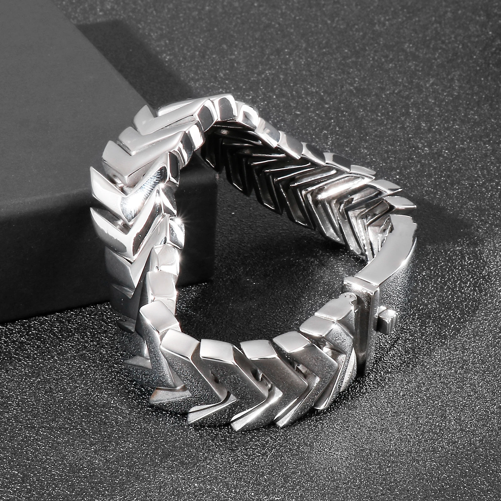 Kalen 18mm Wide Arrow Polished Men's Stainless Steel Bracelet 220mm Jewelry Accessories