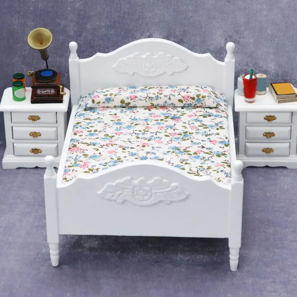 Collectible Lightweight Dollhouse Mini Double Bed for Entertainment