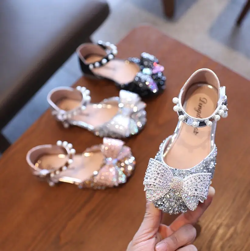 Girls Sandals Rhinestone Butterfly Latin Dance Kids Shoes Children Flat Heel Princess Shoes Glitter Leather Party Dress Wedding