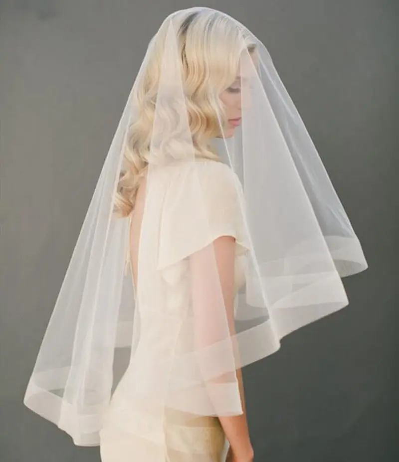 Nieuwe Collectie Twee Lagen Bruiloft Sluier Met Kam Lint Rand Ivoor Bridal Veils Goedkope Bruid Bruiloft Accessoires Mariage