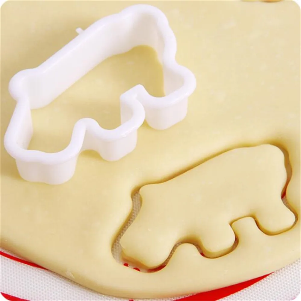 6pcs/set Christmas Cookie Cutter Tools Stainless Steel Gingerbread Men Shaped Holiday Biscuit Mold Kitchen Cake Decorating Tool