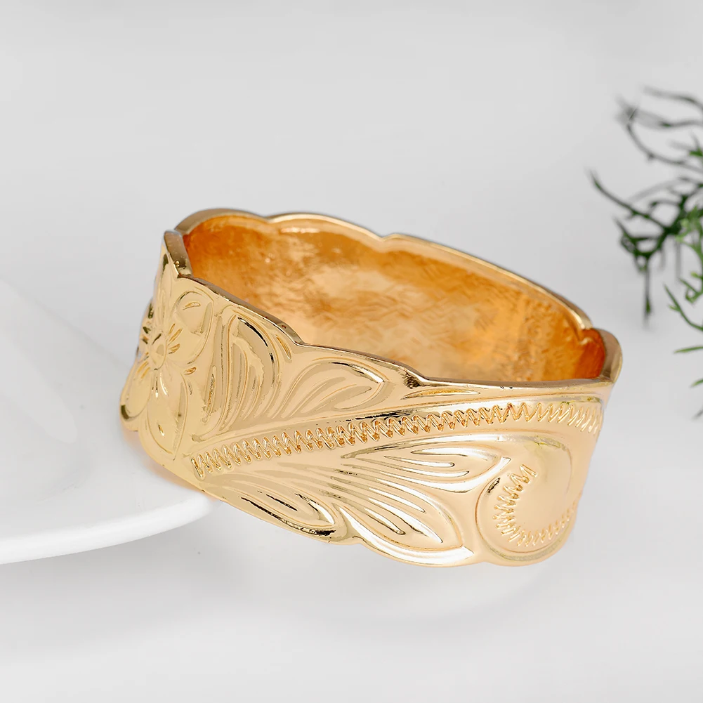 Cring Coco Hawaiian Plumeria Bracelets Trendy Gold Plated Big Bangle Bracelet Female Polynesian Samoa Jewelry for Women 2024