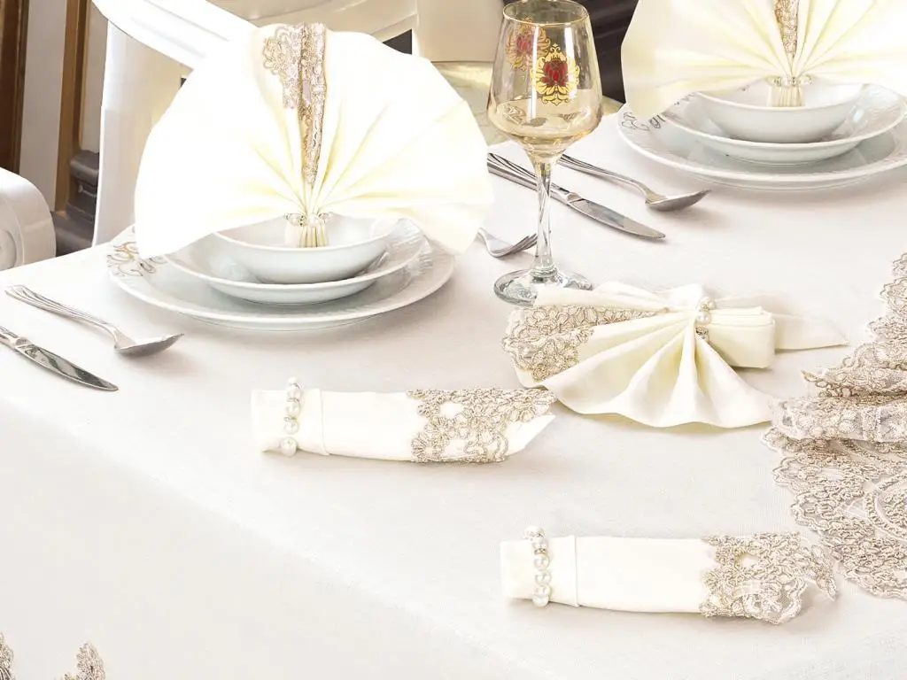 Lisa Table Cover Set 18 Piece Cream Gold