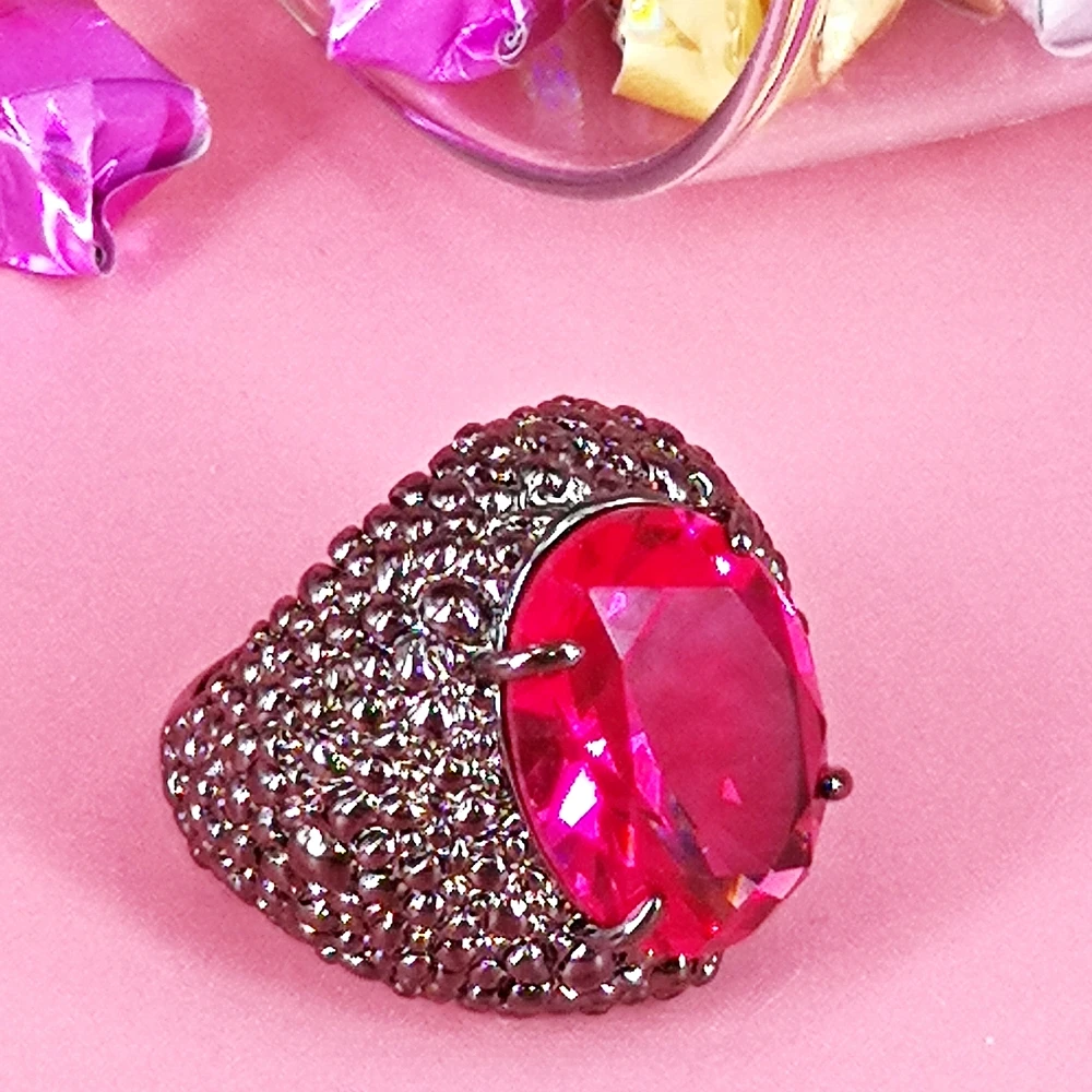 DreamCarnival 1989 Big Black Lizard CZ Rings for Women Hot Dazzling Wedding Jewelry Fine Cut Fuchsia Zirconia Fashion WA11870FU