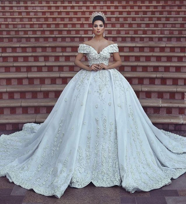 Abito da sposa arabo con spalle scoperte 2025 Abiti da sposa con perline di pizzo con applicazioni con strascico da 100 cm Fiori 3D Robe De Mariage personalizzato