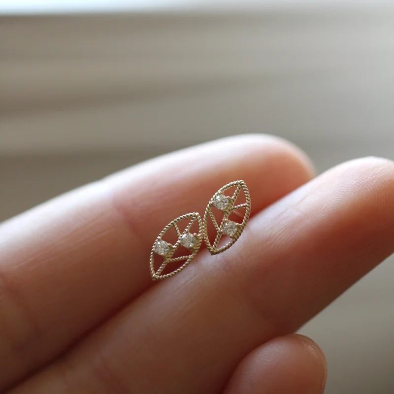 

Leaf Stud Earrings Women's Fashion Gold Color Hollow Leaf CZ Zircon Earrings Birthday Party Gifts Fine Jewelry