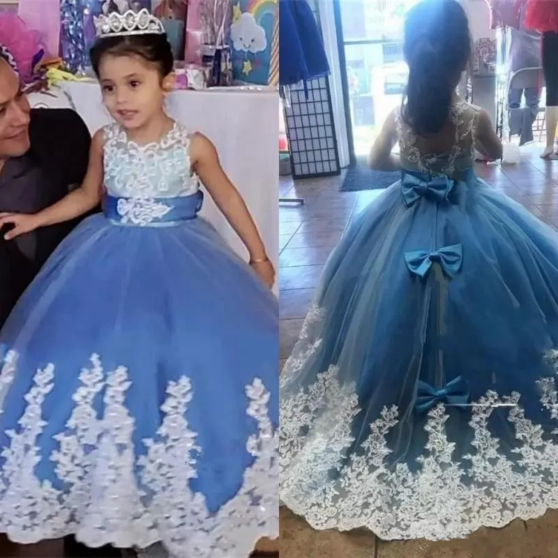 New Entzückende Blume Mädchen Kleider Spitze Appliqued Prinzessin Ballkleid Baby Sheer Neck Mit Bogen Zurück Arabisch Mädchen Pageant Kleider