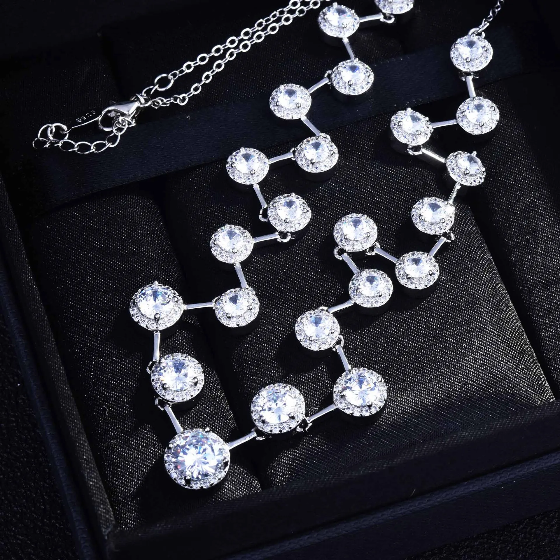 Foydjew New Trend Elegant Jewelry Wedding Zircon Necklaces For Women Fashion Artificial Diamond Choker Necklace For Party Gifts