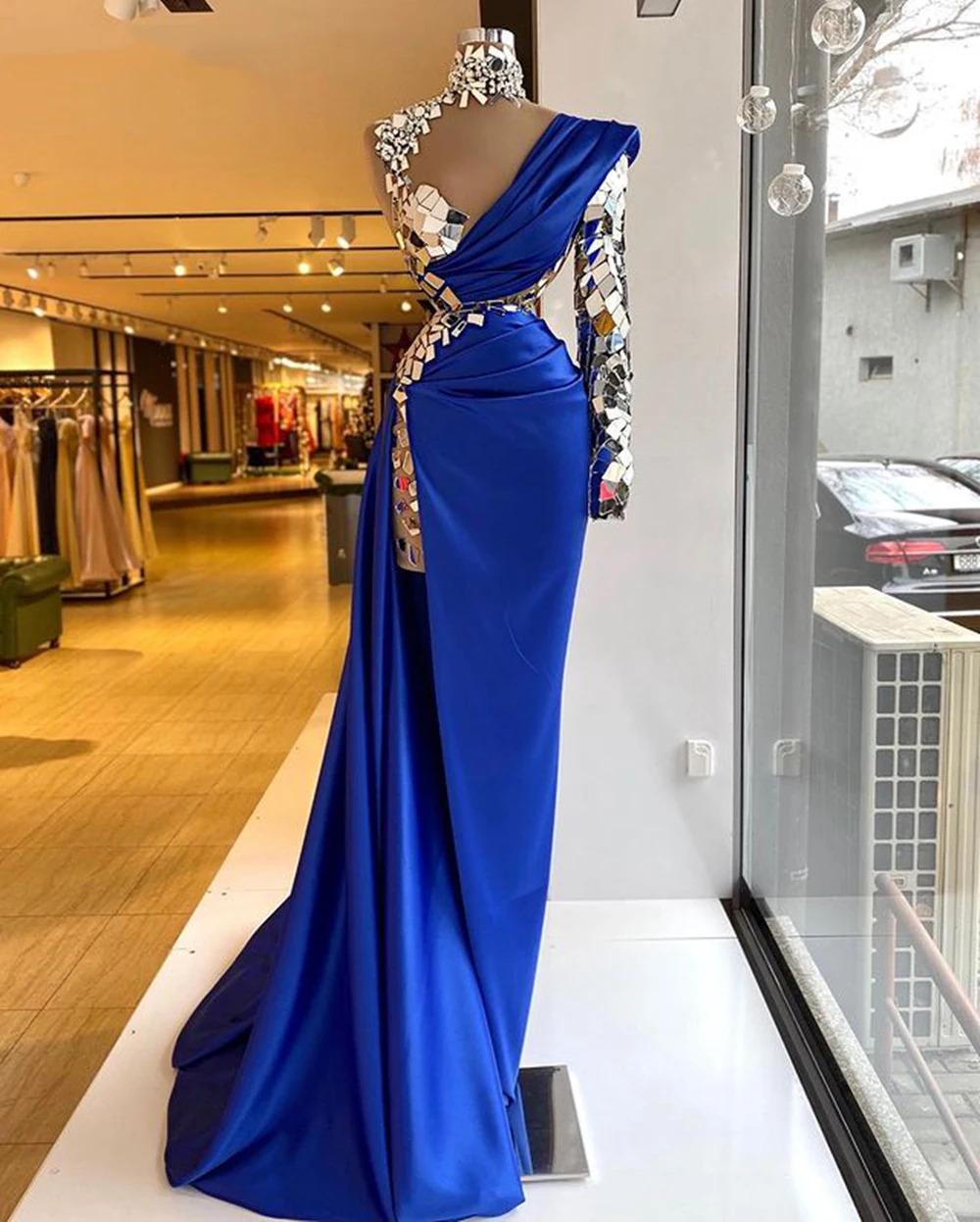 Royal Blue Luxury Evening Dresses 2023 Sparkly Crystals High Neck Single Long Sleeve Side Slit Sexy Formal Party Prom Gowns