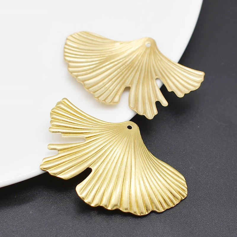 

Латунный кулон в виде листьев гинкго с тиснением с одним отверстием 45,6*30,1 мм, ожерелье в форме листьев с одним отверстием, аксессуары для одежды