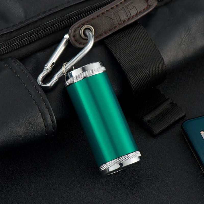 Fashion Portable Ashtray With Lid Keychain Pocket Mobile Ashtray Mini Cigarette Metal Bottle Storage Package Cigarette Gift