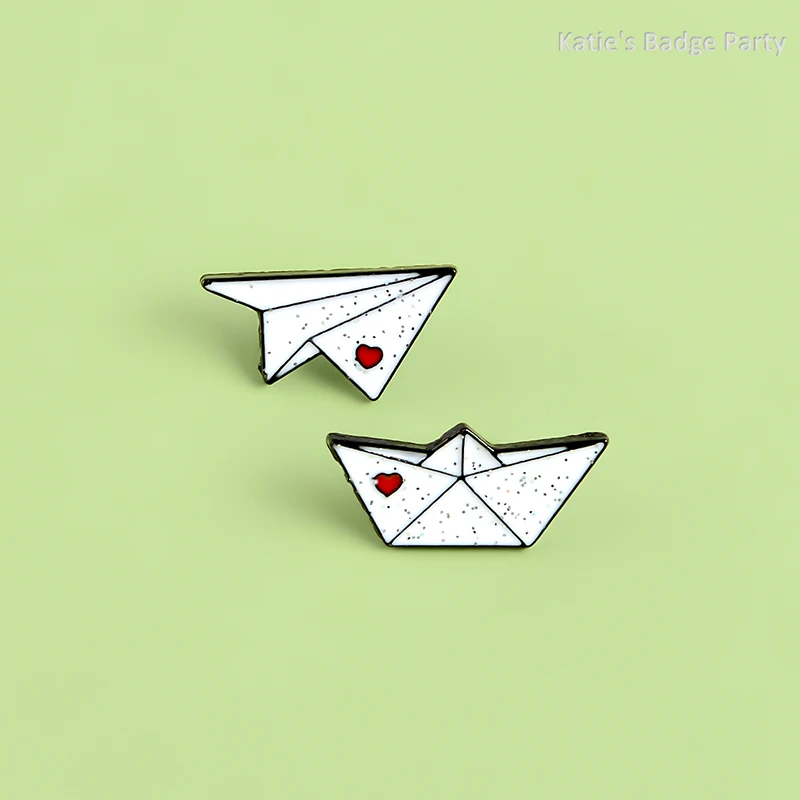 Paper Plane Boat Enamel Pins Custom Love Brooches Lapel Pin Bag Aircraft Ferry Badge Jewelry Gift for Kids Friends Drop Shipping