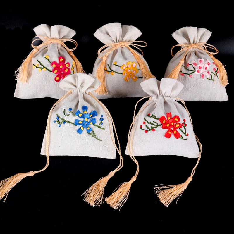 White Tassel Small Cloth Pouch Wedding Gift Bag Linen Jewellery Bag Handmade Ribbon Embroidery Drawstring Party Favor Bags 50pcs