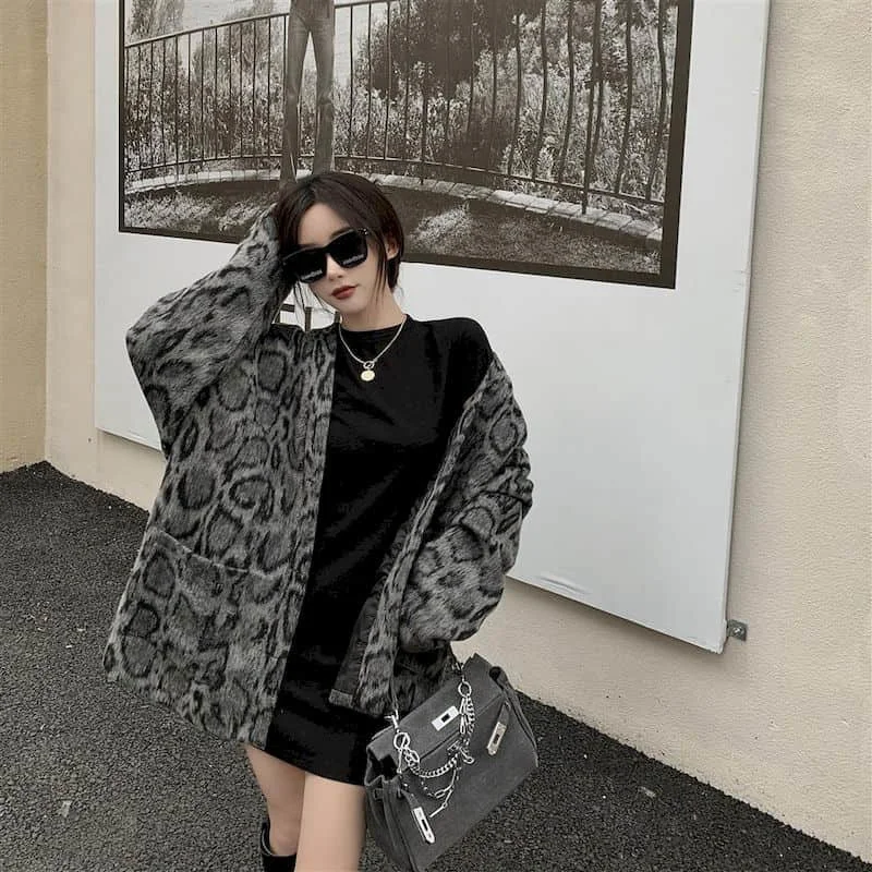 2022 novo coreano retro leopardo casaco feminino high street inverno de manga comprida moda selvagem meados de comprimento lã padrão jaqueta de couro