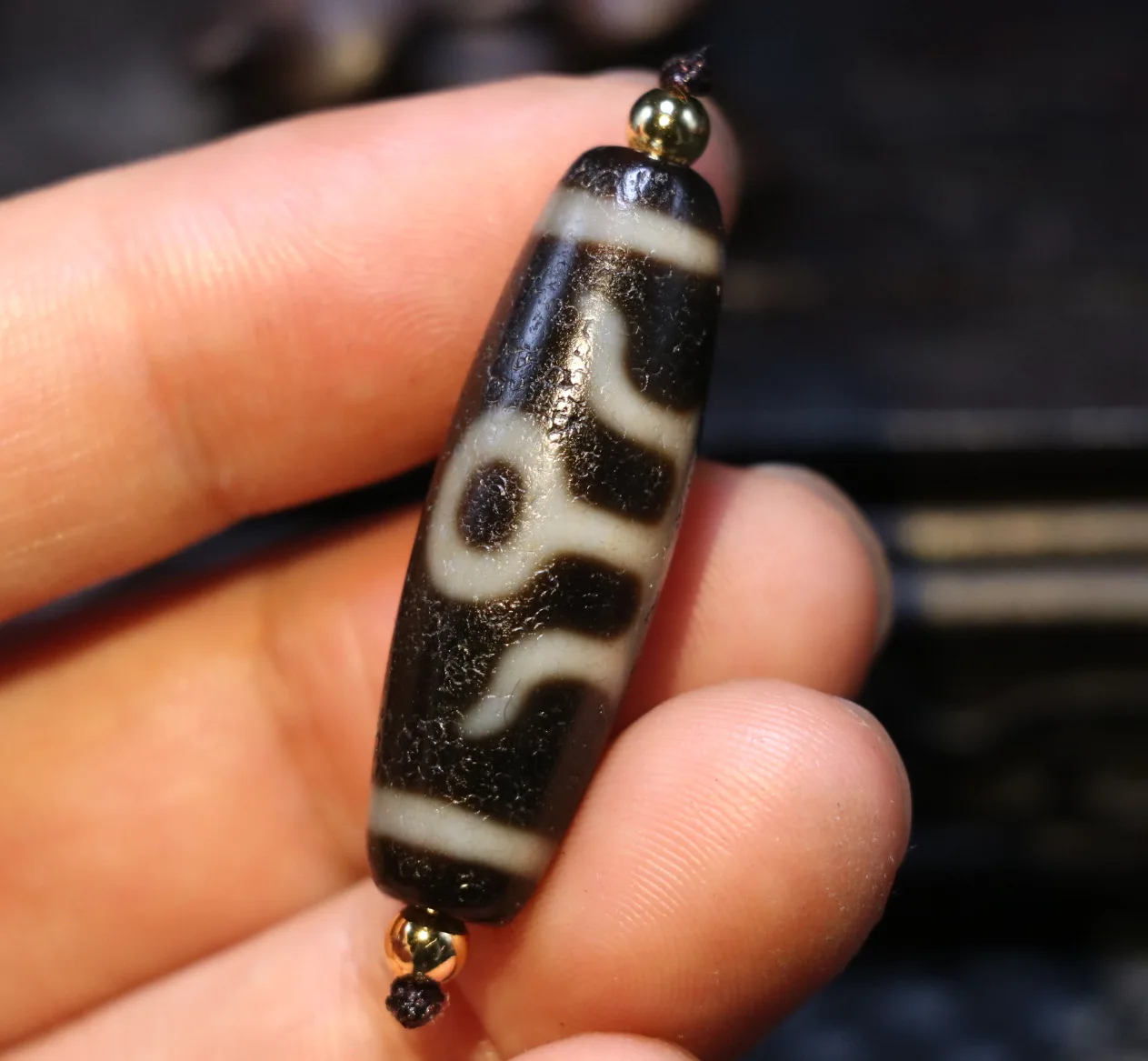 

Power Tibetan Old Oily Agate Patina Guiren Tairen Human dZi Bead Totem Amulet 4A