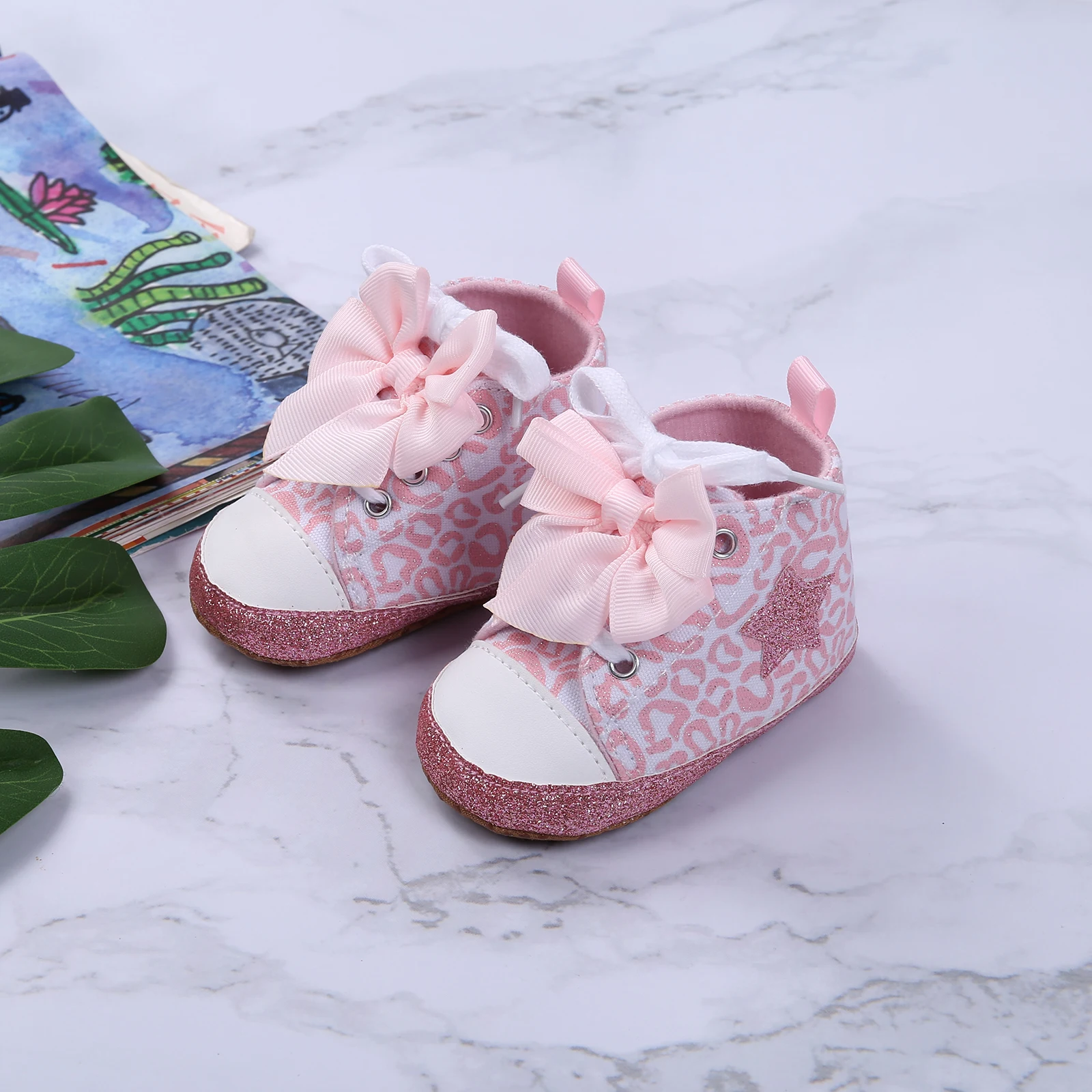 Lioraitiin 0-12M Sepatu Anak Laki-laki Bayi Perempuan Baru Lahir Motif Macan Tutul/Bintang Berjalan dengan Pita Kupu-kupu Sepatu Pertama Berjalan Bersol Lembut