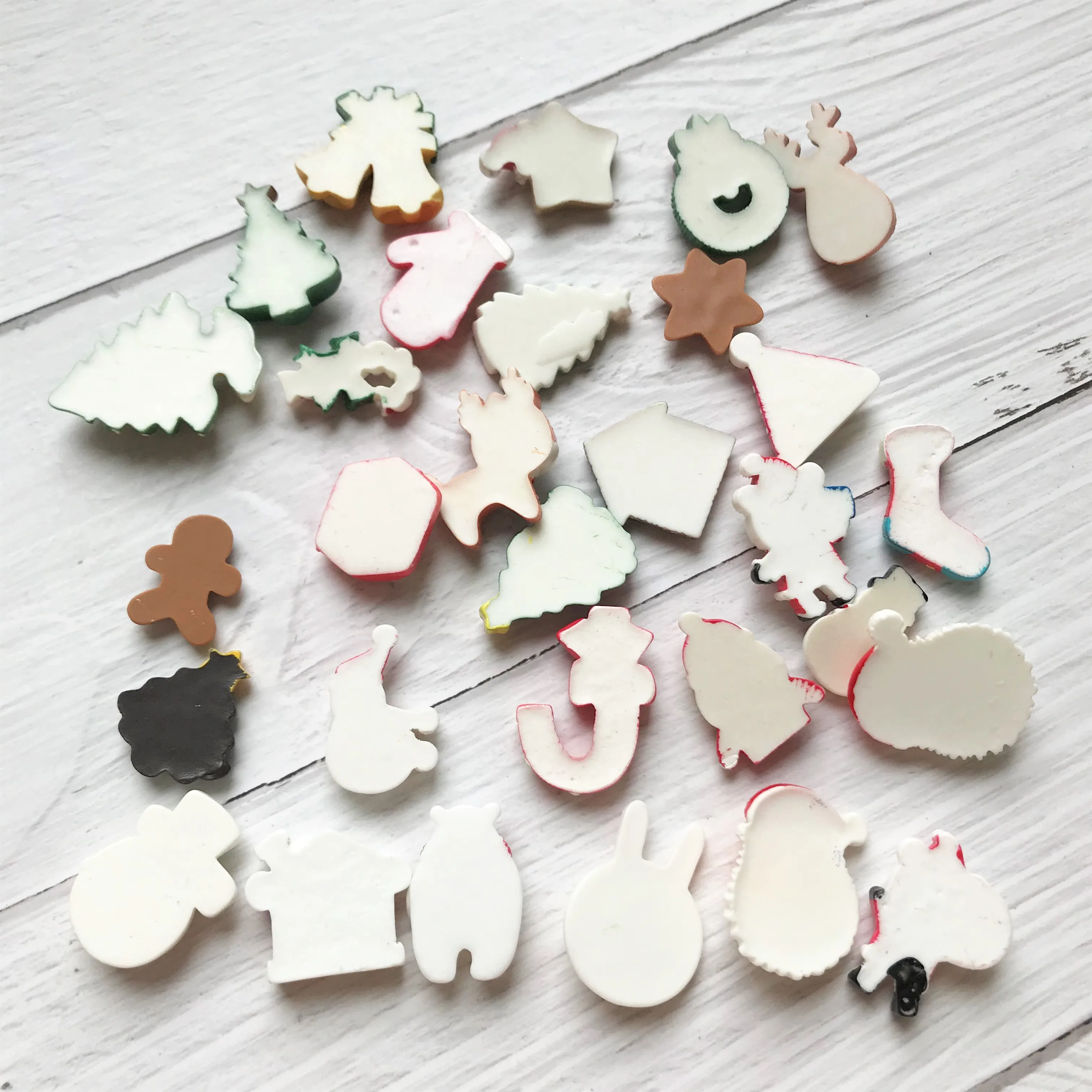 100 stücke Harz Weihnachten Charms für Schleim DIY Polymer Füllstoff Hinaus Schleim Zubehör Spielzeug Pulver Modellierung Ton Kit für Kinder