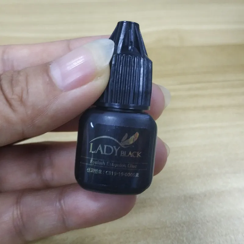 5ml Lady colla nera per l'estensione delle ciglia colla per ciglia finte ad asciugatura rapida oltre 6 settimane bassa irritazione corea all'ingrosso originali