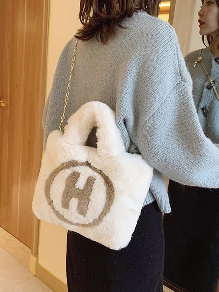 Women's Boutiques 2021 Winter Plush Tote Bag Chains Fur Luxury Designer Handbag Furry Crossbody Bags Soft Fluffy Bag Women Purse