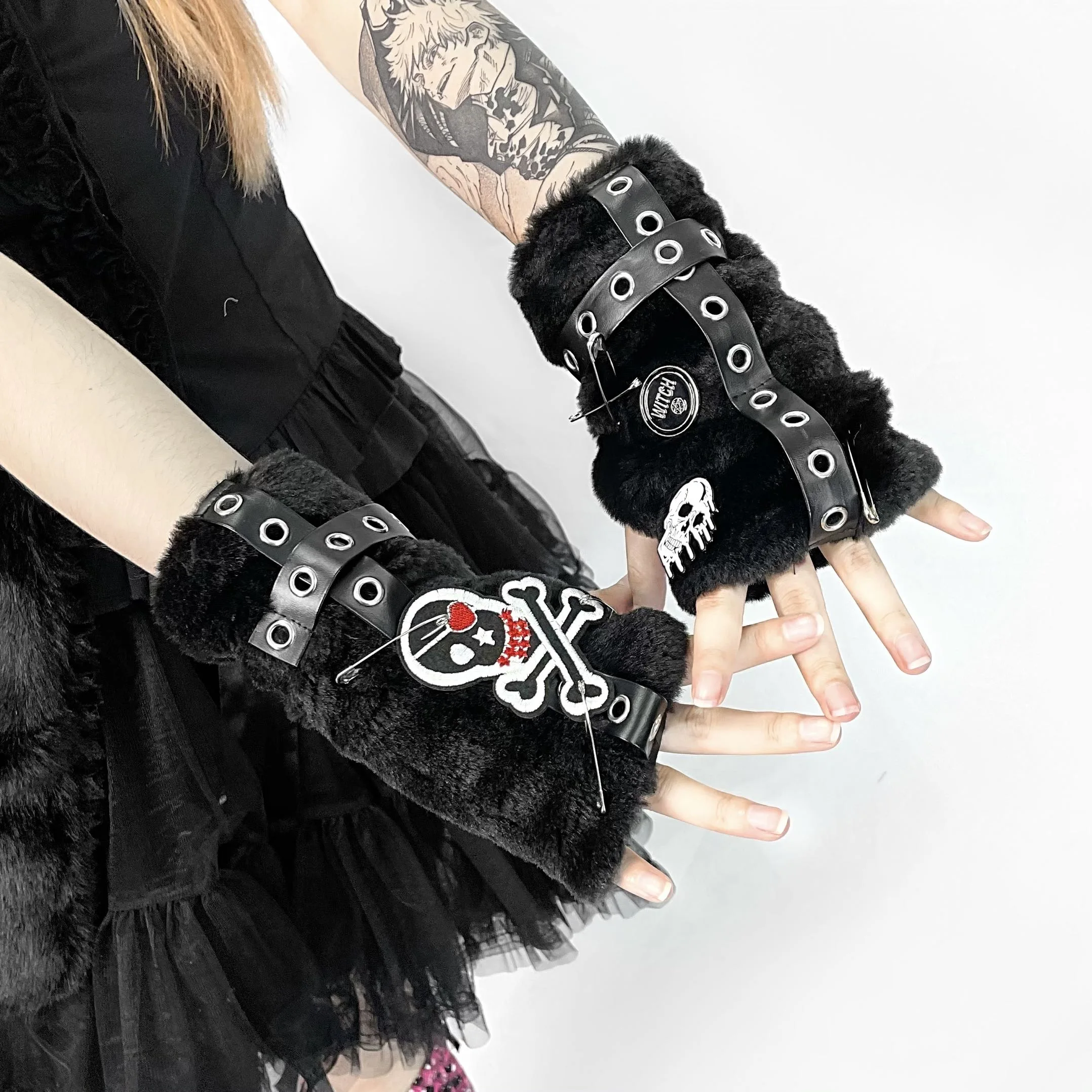 New Girls Japanese Harajuku Original Design Black Fuzzy Skull Cross Leather Patch Punk Fingers Arm Sleeves Warm Winter GlovesY2k