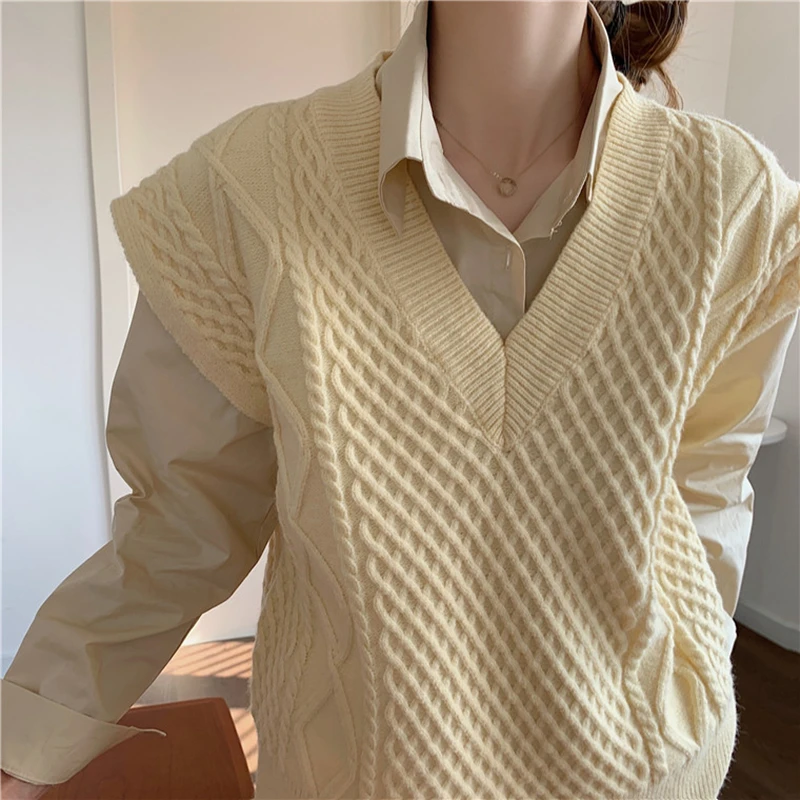 REALEFT 2021 Autumn Winter Sleeveless Sweater Vest for Women Vintage Knitting Vest Solid Color V Neck Casual Loose Ladies Tops