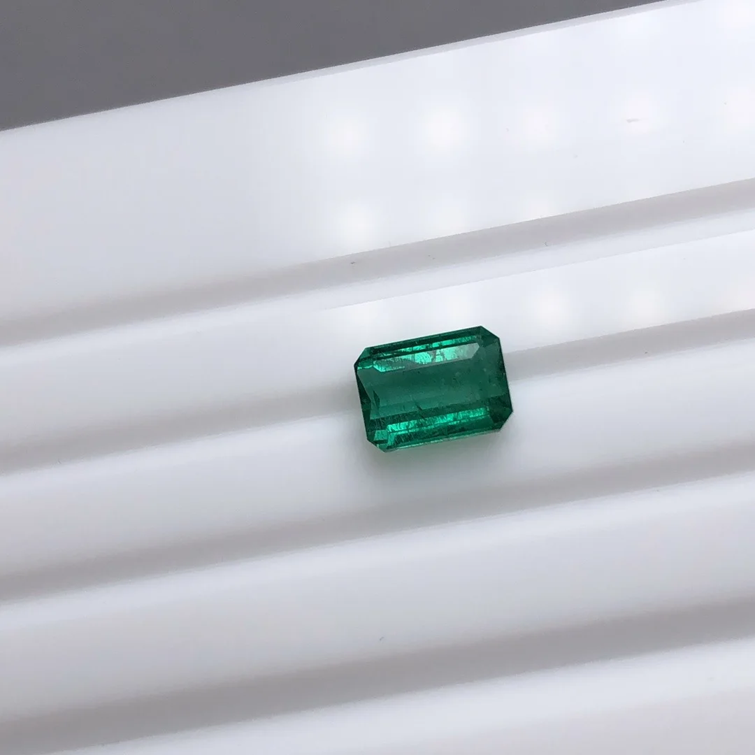 

Meisidian Hand Make 100% Octagon Cut 1 Carat Natural Zambia Emerald Pirce Gemstone