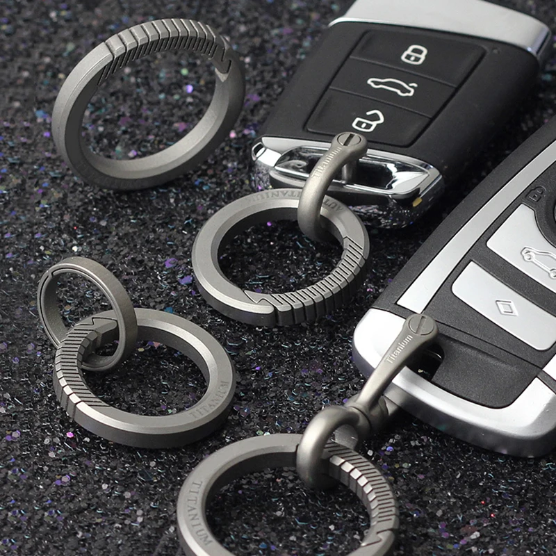 Titanium Men Women Car Keychain Rotatable Buckle Luxury Key Chain Ultra Lightweight EDC Key Ring Holder Lovers Special Gifts