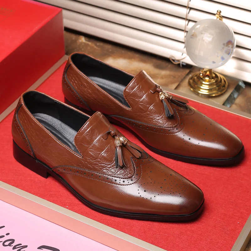 

Yomior British Vintage Men Casual Shoes Formal Dress Loafers Crocodile Tassel Business Wedding Oxfords Soft Leather Brogue Shoes