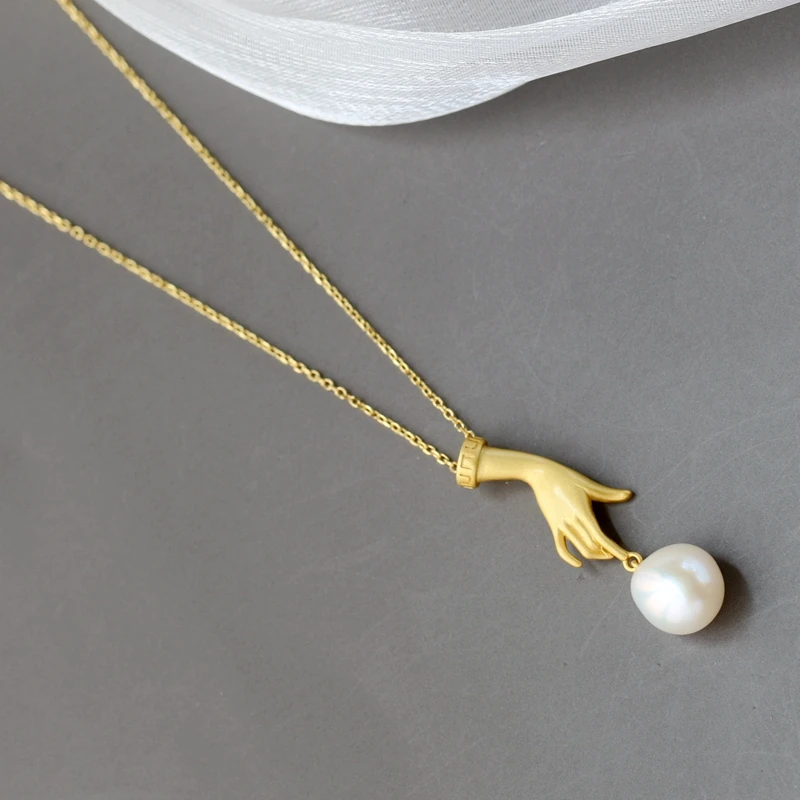 Delicate Elegance Hands in jewelry 18K Gold Plated Pendant Inlaid Natural Baroque Pearl 925 Sterling Silver Pendant Lady Gift
