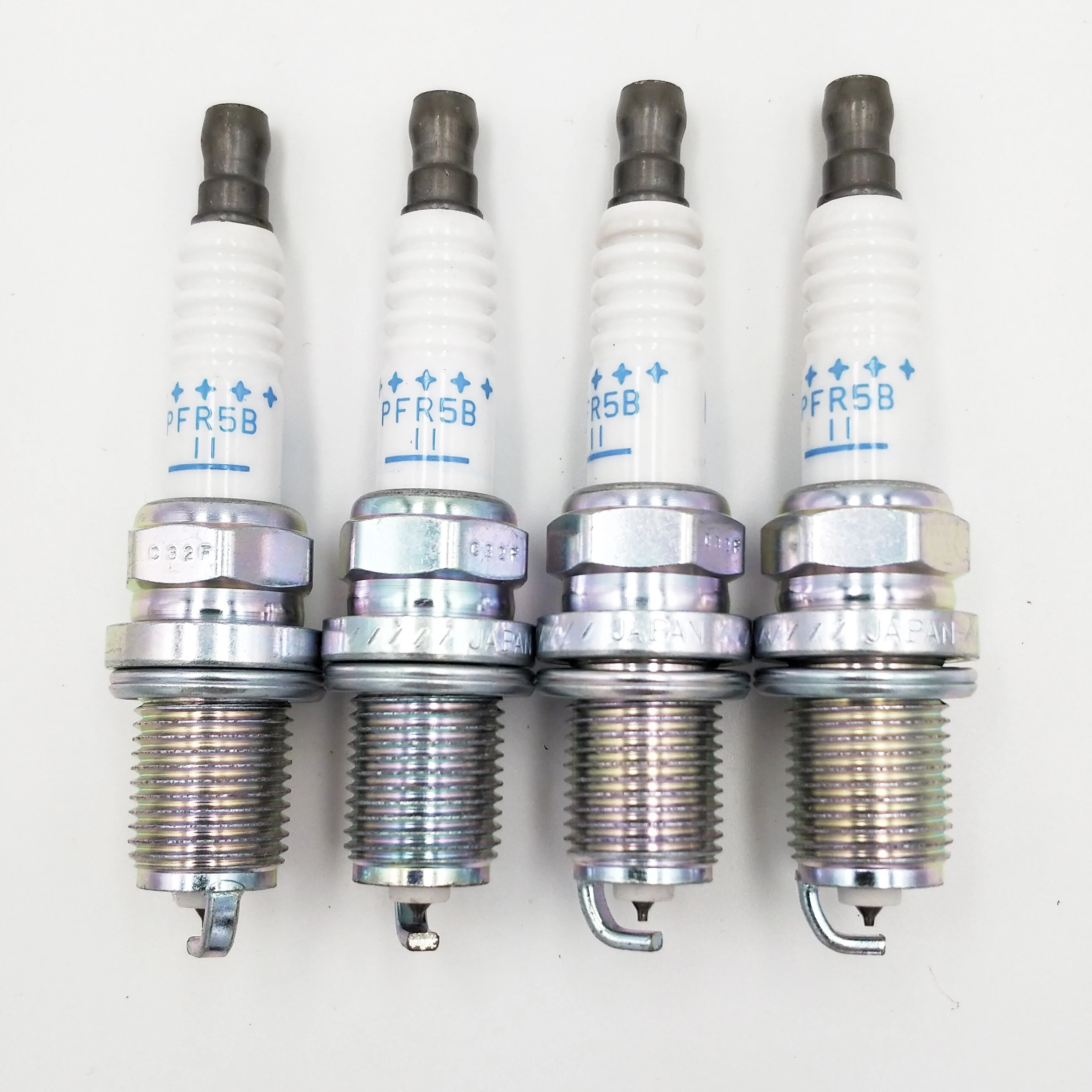 4PCS PFR5B11 22401AA570 Iridium Spark Plugs 22401-AA570 PFR5B-11 For Subaru Forester Impreza Legacy Nissan