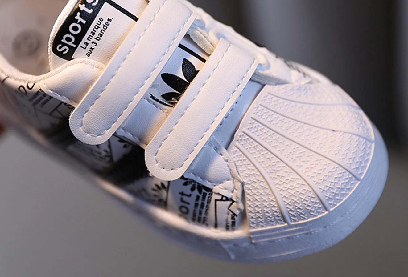 1-6T طفل حذاء طفل صغير أحذية رياضية أحذية رياضية للأطفال الاصطناعي بولي Breathable تنفس عدم الانزلاق مقاومة للاهتراء حذاء أبيض