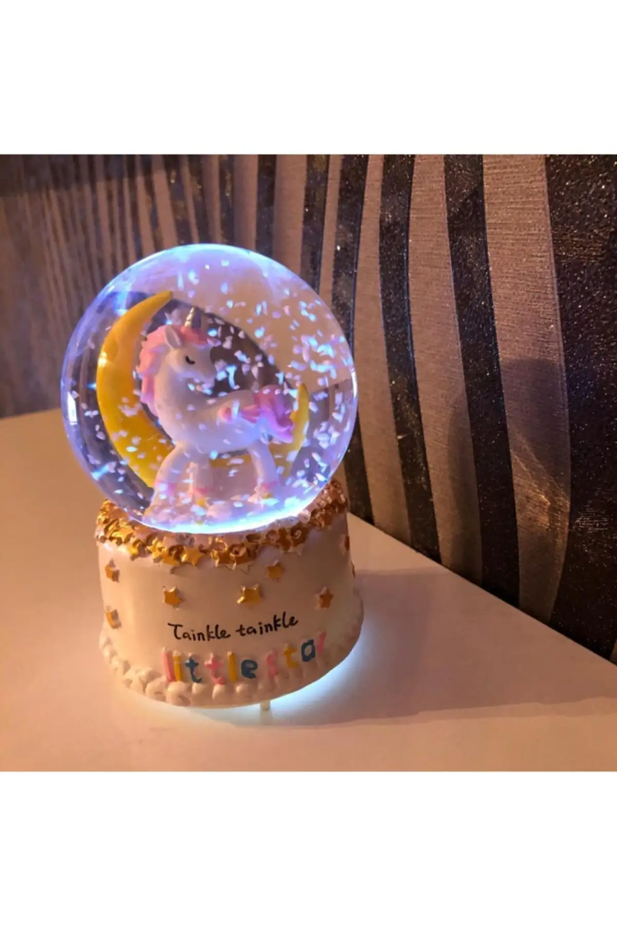 Musica unicorno Snow Globe neve spruzzo sfere di cristallo regalo globi luminosi ufficio e decorazione domestica